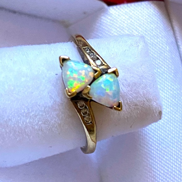 10K Diamond and opal ring Sz 7 - Picture 2 of 4